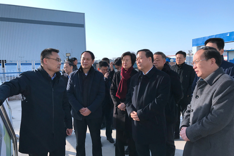 20180111省委常委、統(tǒng)戰(zhàn)部長、副省長姜鋒深入西北醫(yī)藥產(chǎn)業(yè)基地調(diào)研.jpg